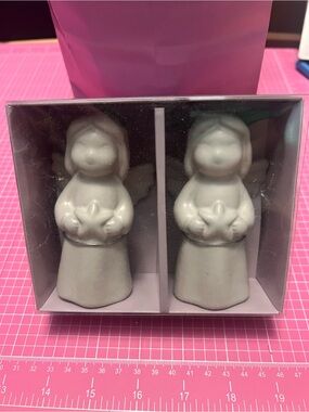 St. Nicholas Square Salt & Pepper shaker set